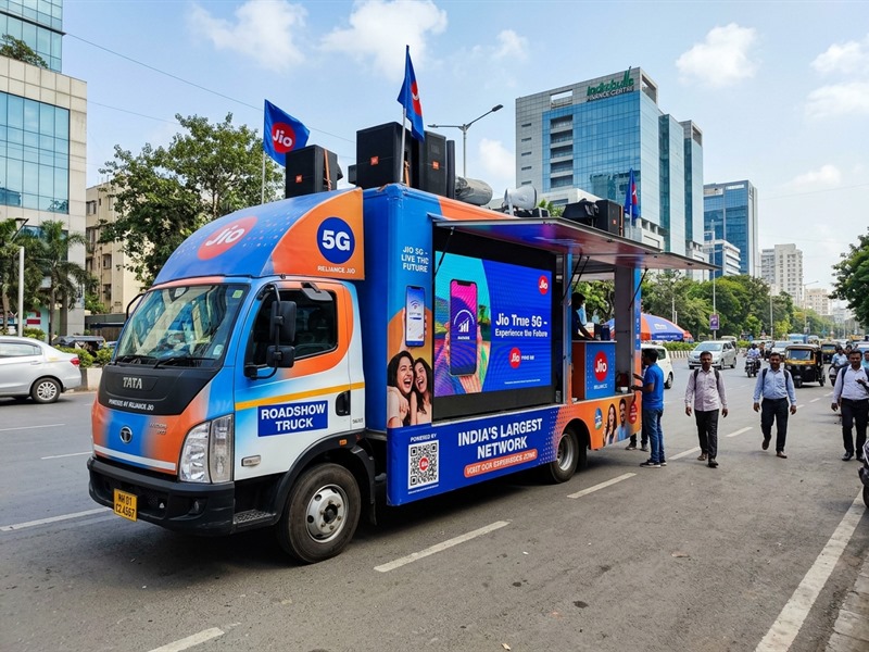 Mobile promotional Canter van roadshow display truck with LED screen